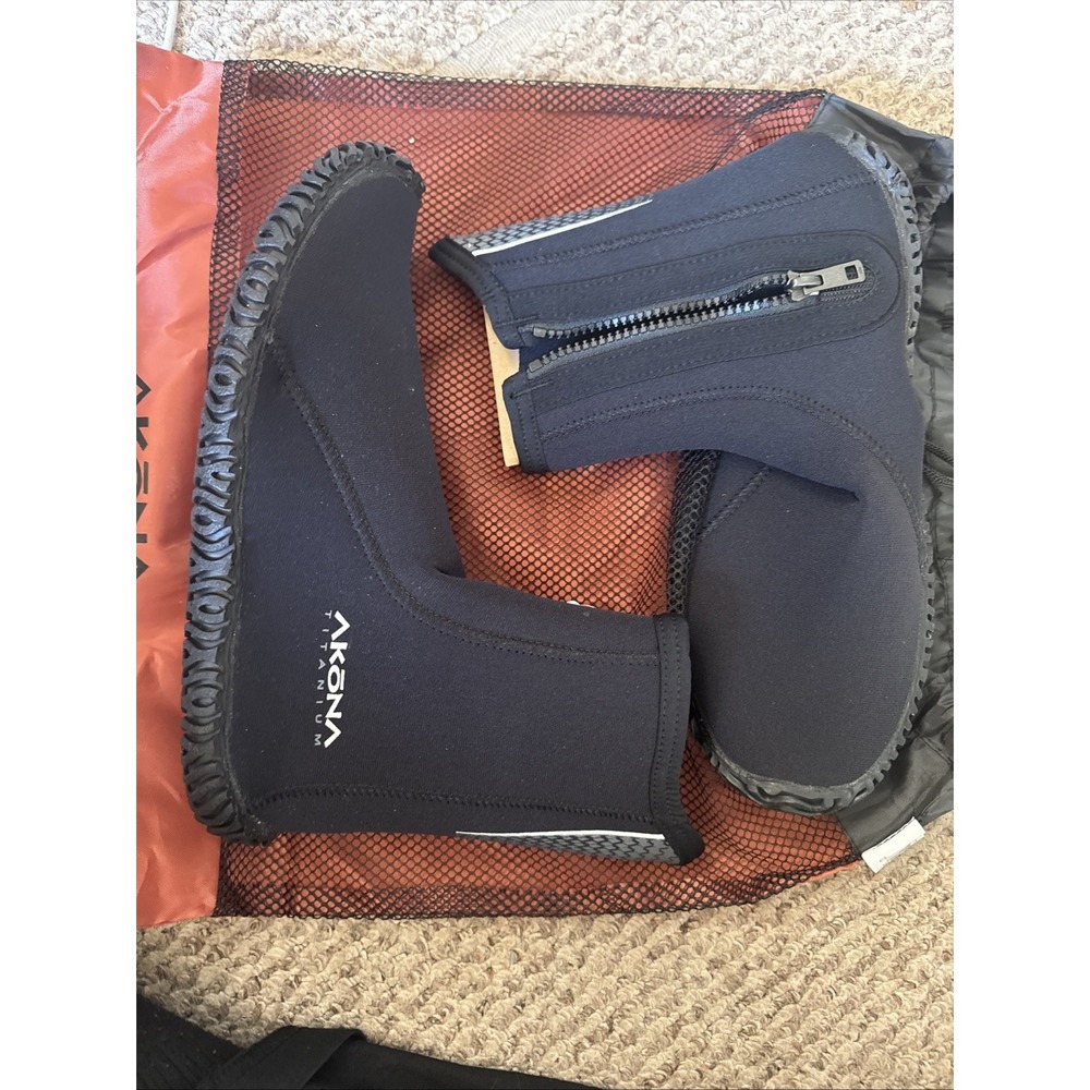 Akona 3.5mm Scuba Standard Vented Dive Boot - Size 10 (AKBT331-10) New Unworn